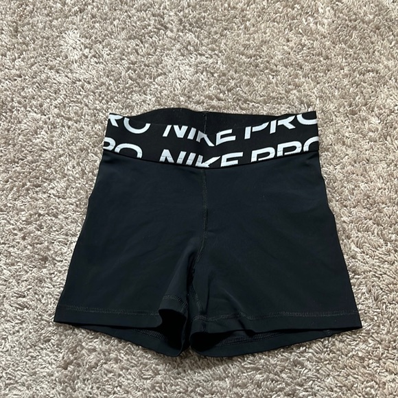 Nike shorts - Picture 1 of 3